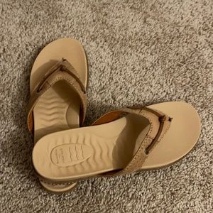 Sperry leather flip flops
